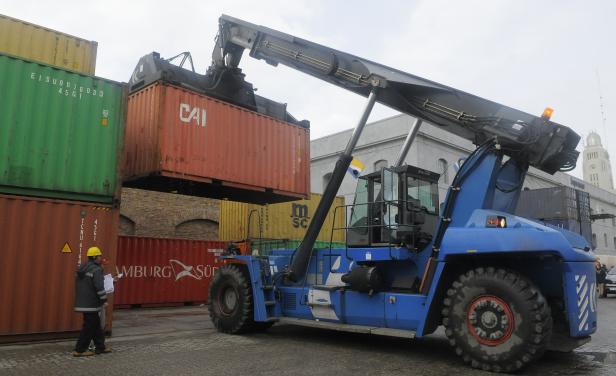 M&iacute;nimo descenso de las exportaciones en agosto