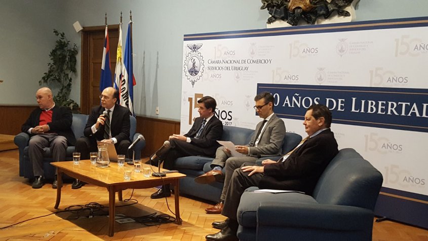 Aumento de tasa consular afecta la credibilidad, seg&uacute;n expertos
