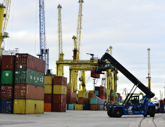 Movimiento del puerto de Montevideo creci&oacute; 4% en el primer semestre del a&ntilde;o