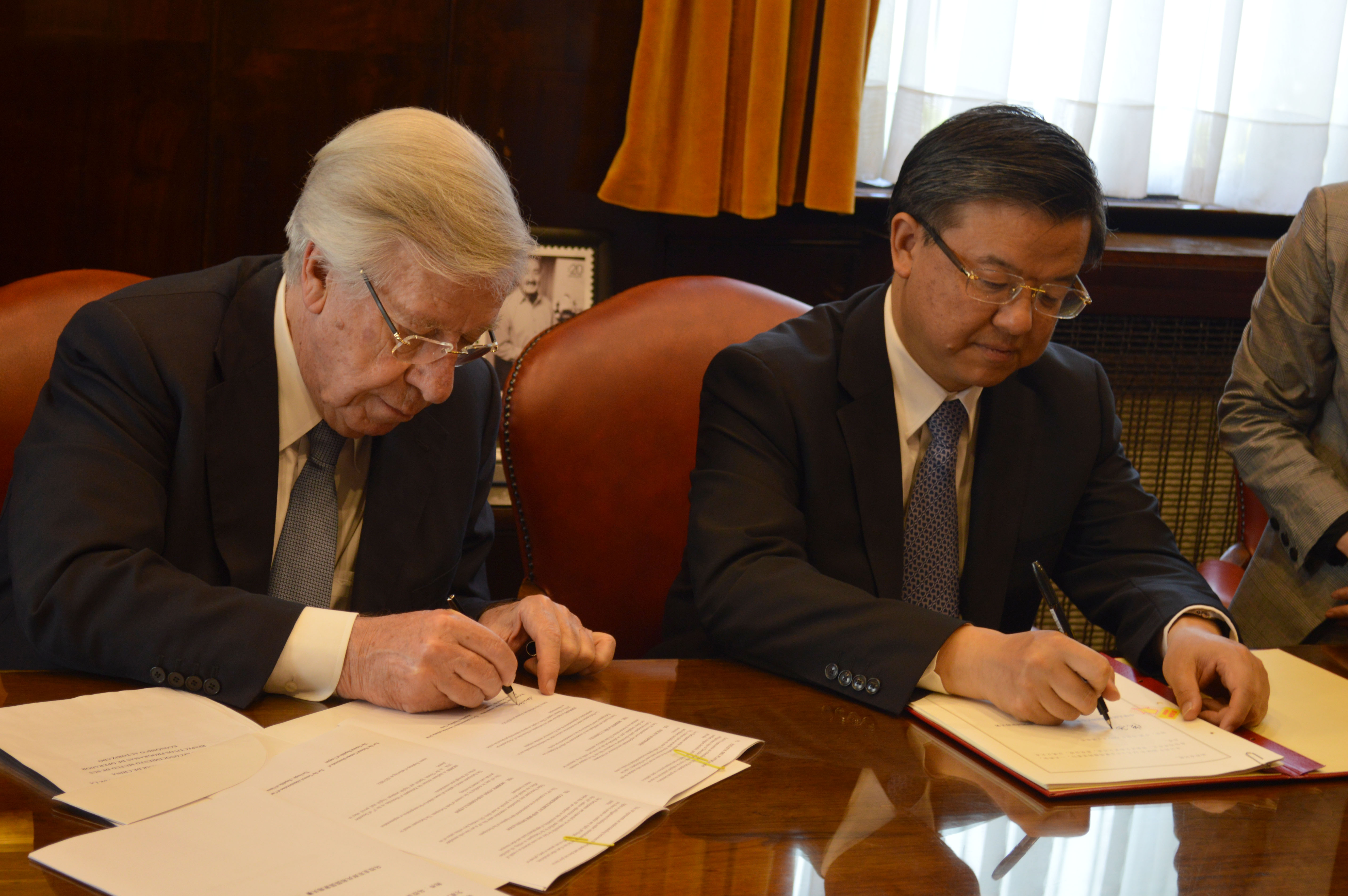 Aduanas de Uruguay y China firman Plan de Acci&oacute;n para Acuerdo de Reconocimiento Mutuo