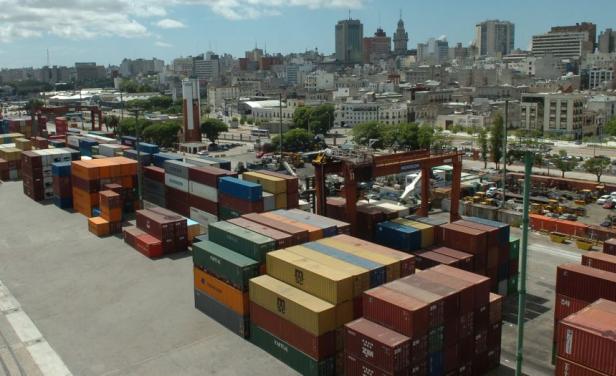Barco de Maersk cancel&oacute; Bs. As. y oper&oacute; en Montevideo