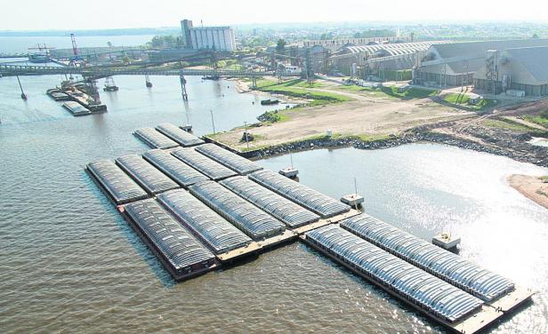 Terminal Nav&iacute;os construy&oacute; puerto en Nueva Palmira para amarrar 48 barcazas