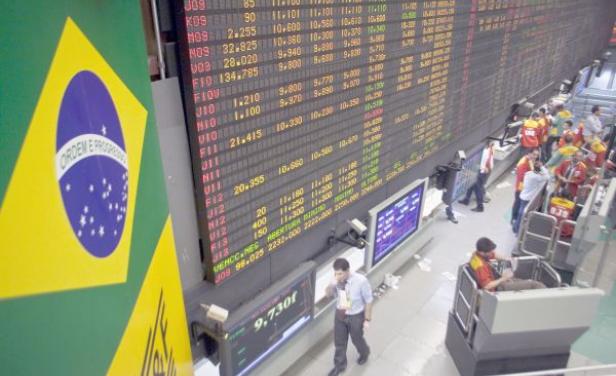 Fuerte ca&iacute;da del real tras decisi&oacute;n de S&P de bajar calificaci&oacute;n