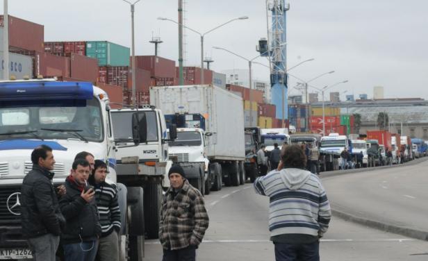 La Aduana probar&aacute; plan piloto para descongestionar ingreso al Puerto