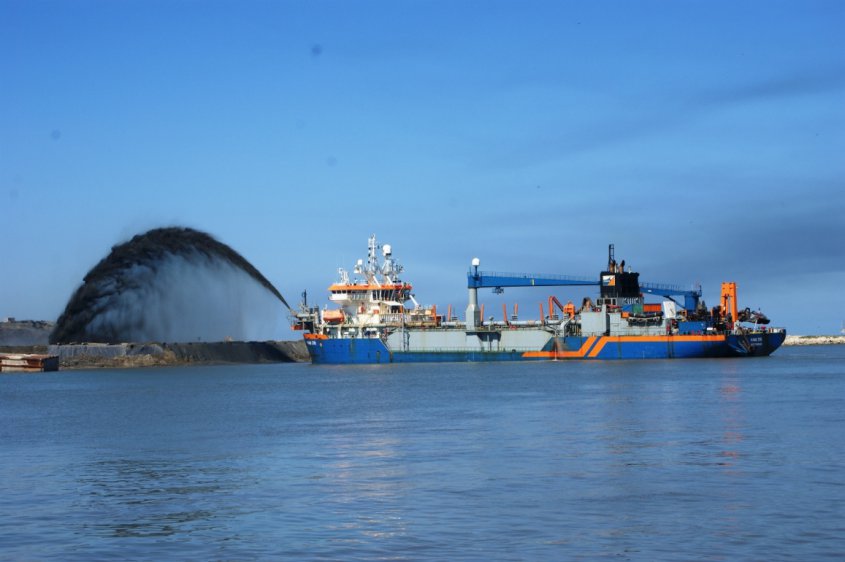 Chinos le ganaron a Riovia y dragar&aacute;n el canal Mart&iacute;n Garc&iacute;a